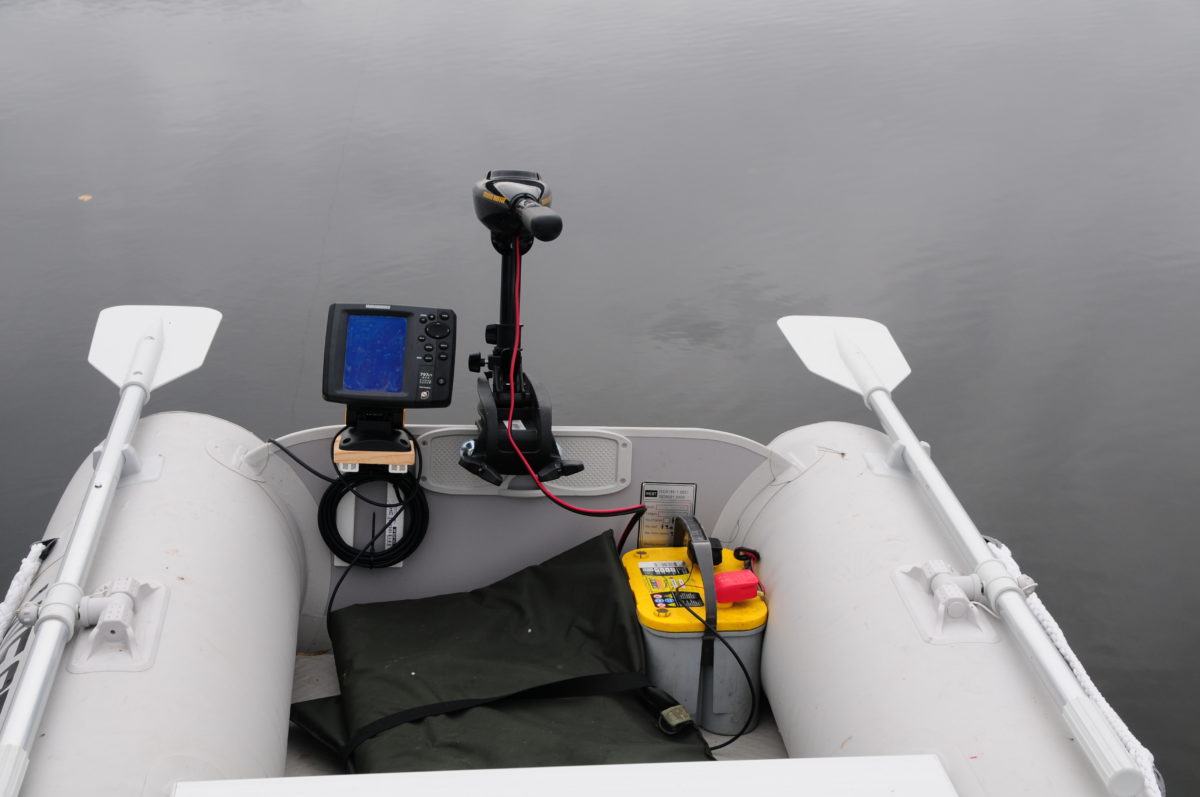 Roger på film, angling for riverpike.
