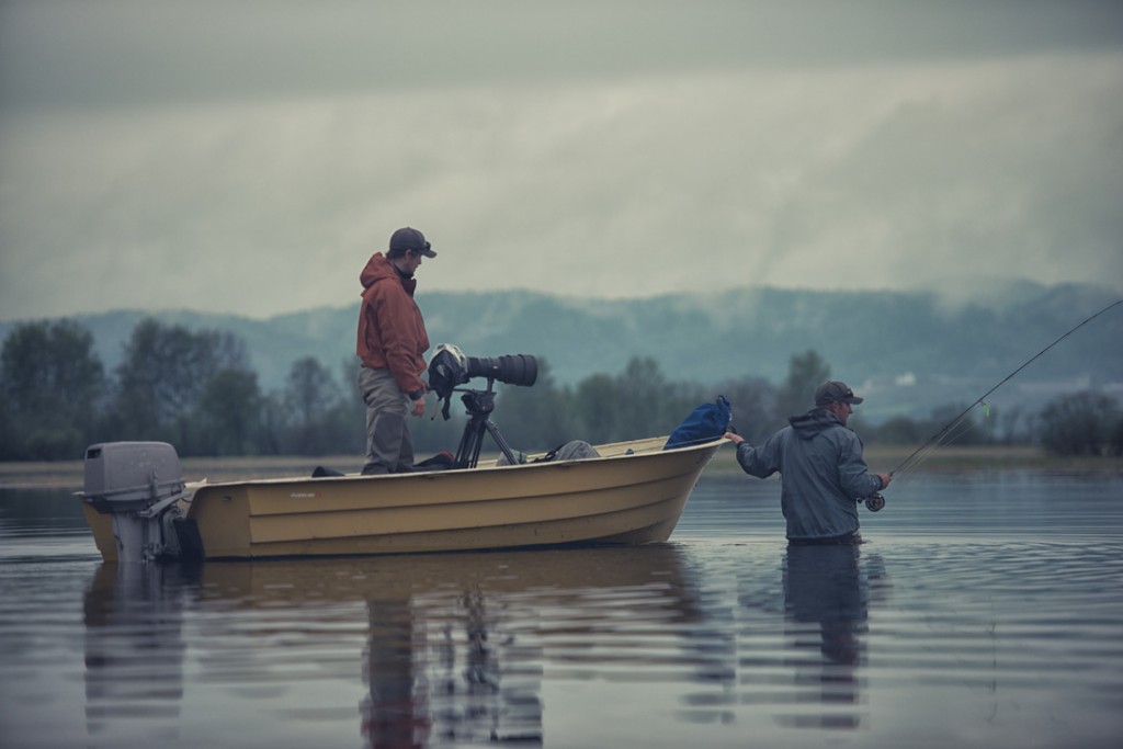 Les om en gjeng fluefiskeres dager i Øyeren. Kom’a, Gjeddan!
