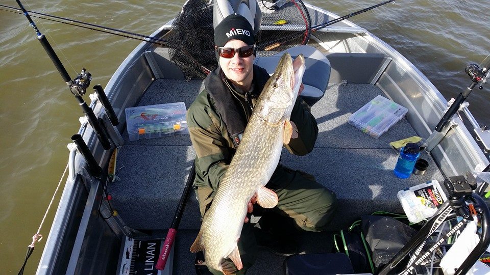 Sebastian Åkerman men en fin 8+ gjedda.