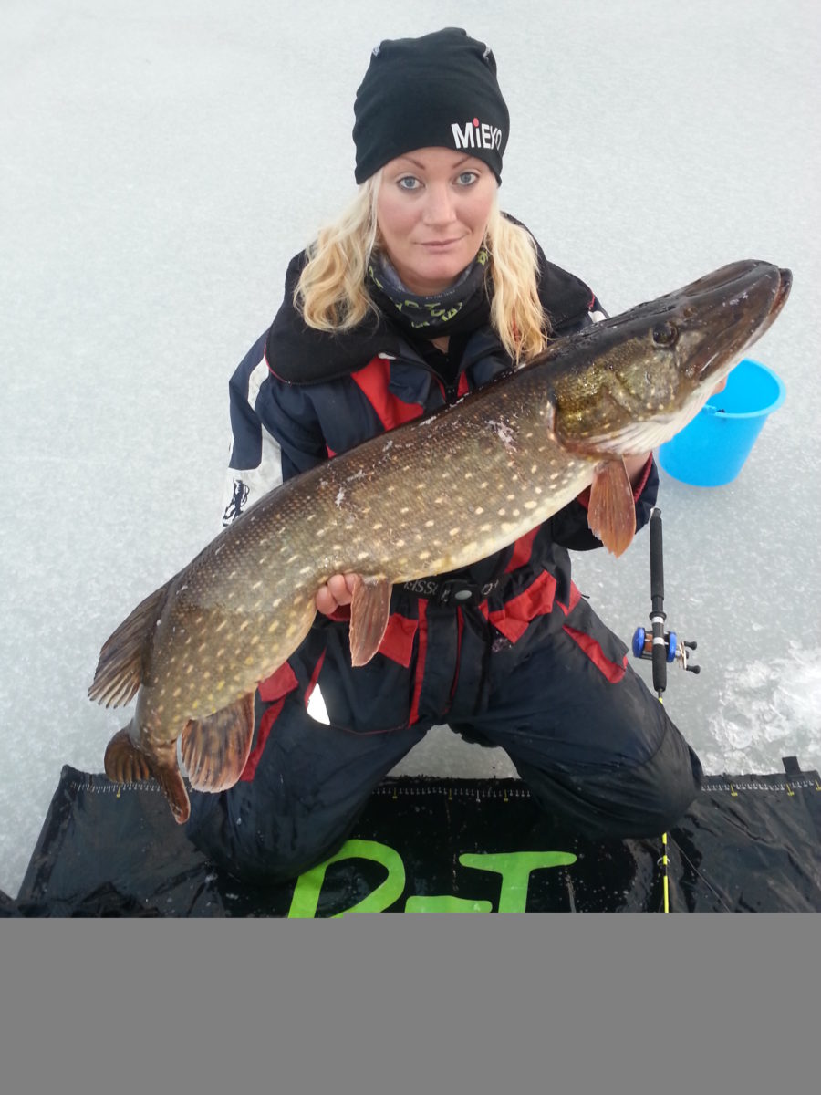 Mieko Jessica men en flott 8+ fisk.