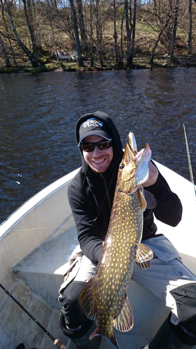 Fredrik Karlsson med en fin pike