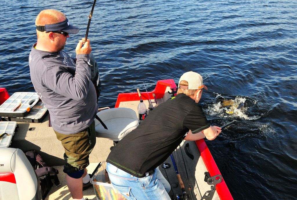 Erik får en fisk, Matthias gjør endelig jobben sin..