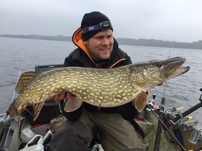 Jonas Reeh med 2fisk..