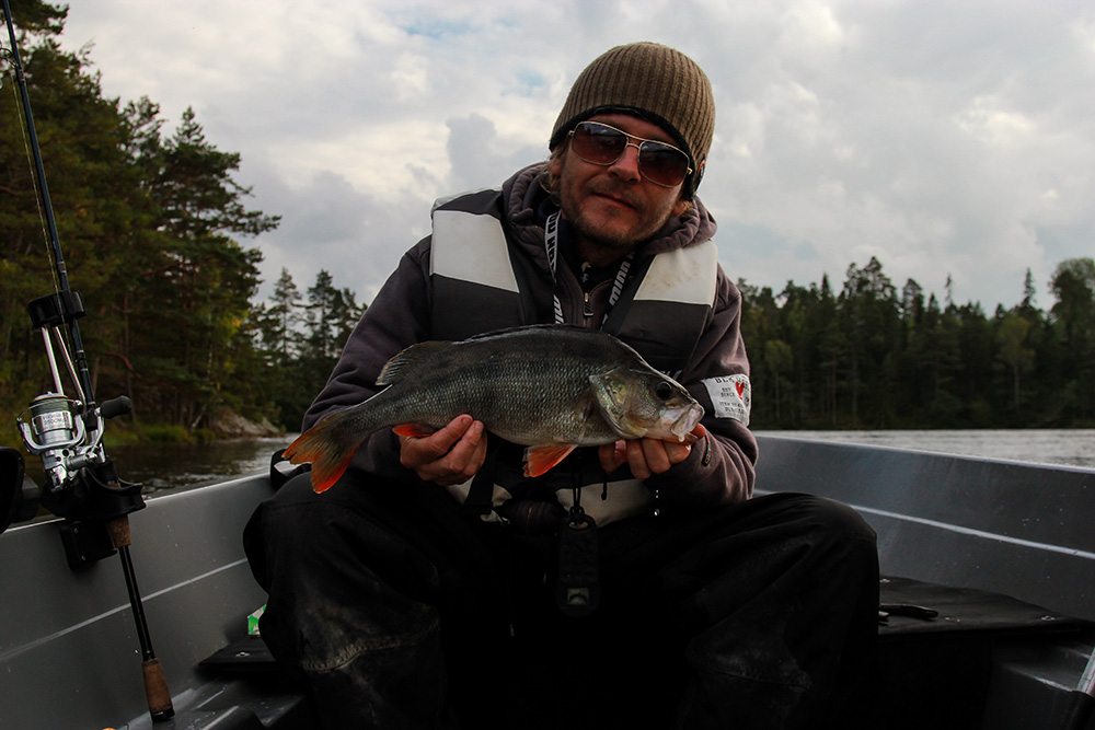 Jørgen Ødmann Andersen registrerar två abborrar över kilot