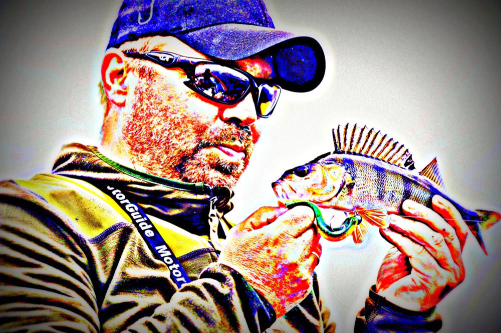 Kreps og et stand up jigghode = mye action under abborfiske.