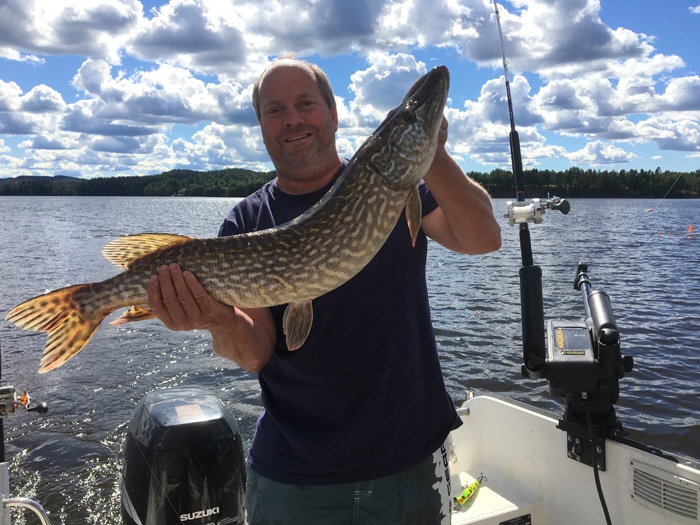 JAN ERIK UNNESTAD in med gädda nr 8.