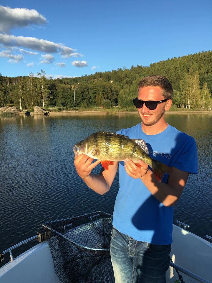 Mikal Østby med jævlig fine abborer