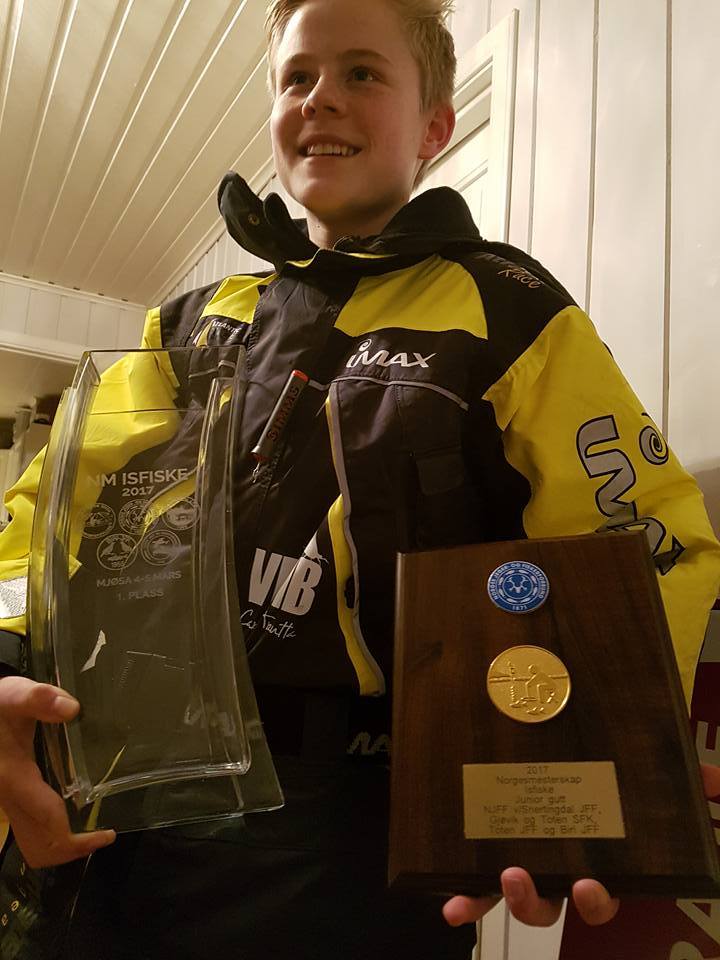 En herlig rapport fra Isen av Julian Henriksen. To nye ørret pb smaker det godt av :-)