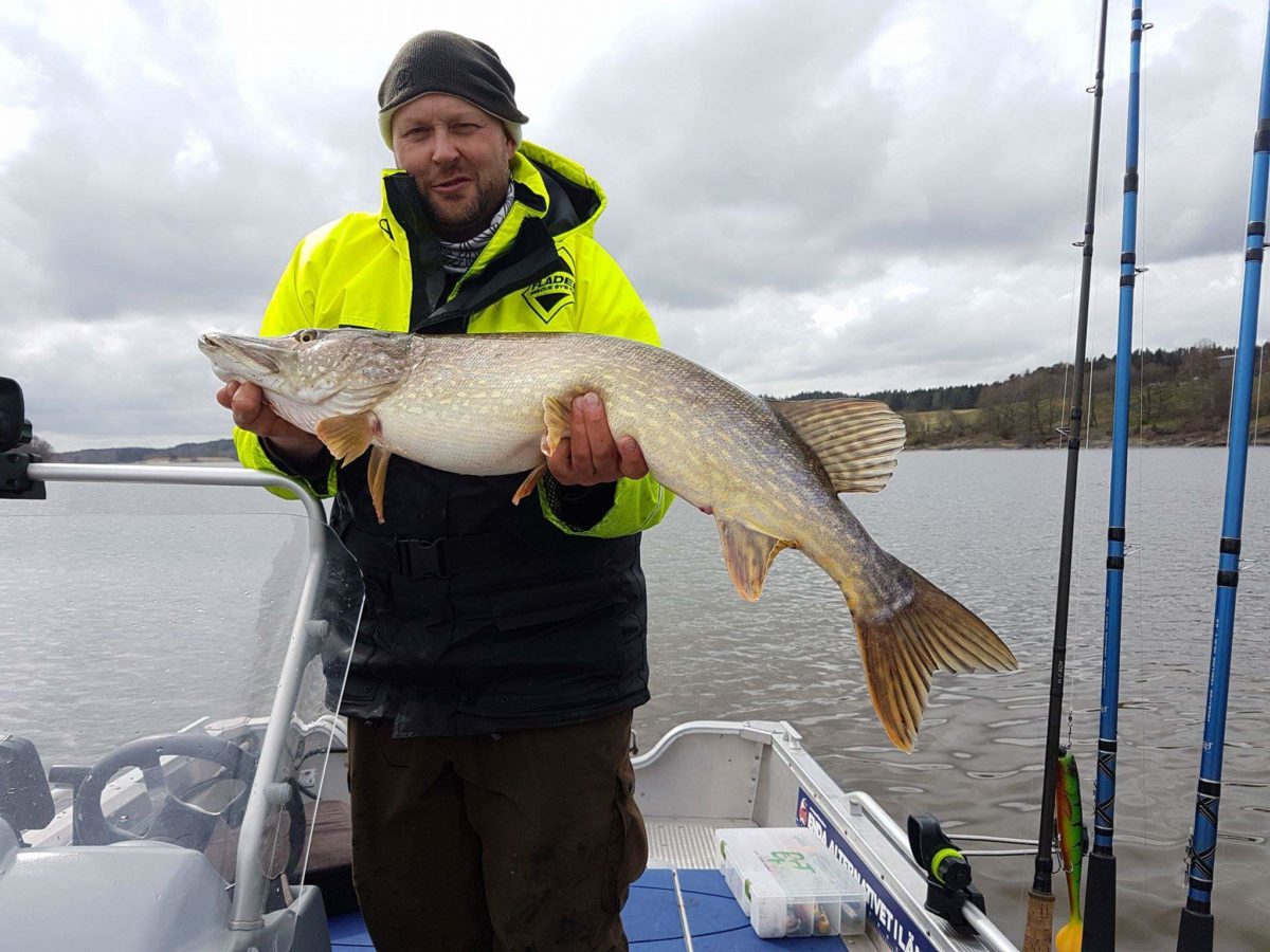 Herlig Atle Nerland melder inn sin første fisk.