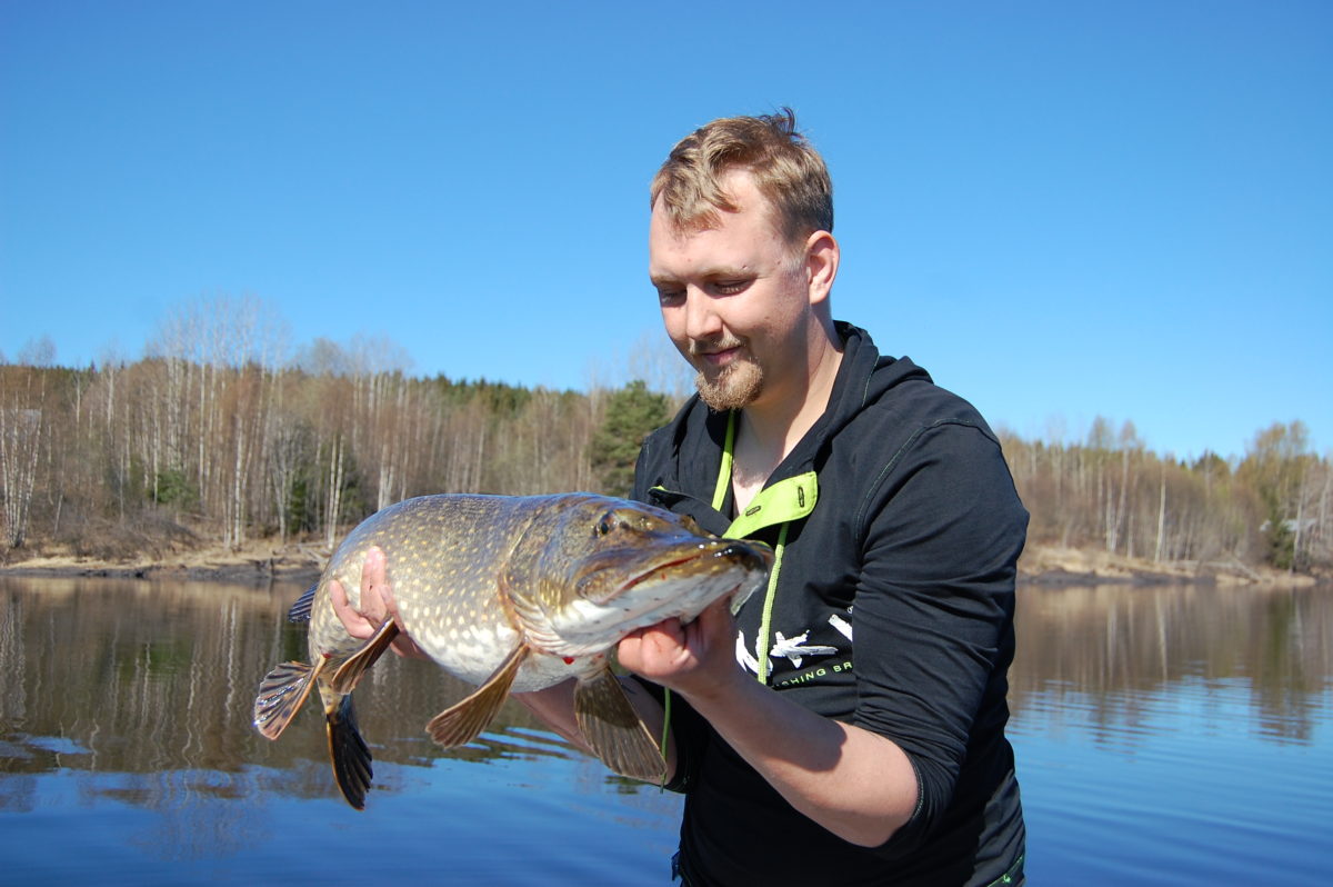 Aleksander Nafstad med en fin fin pike