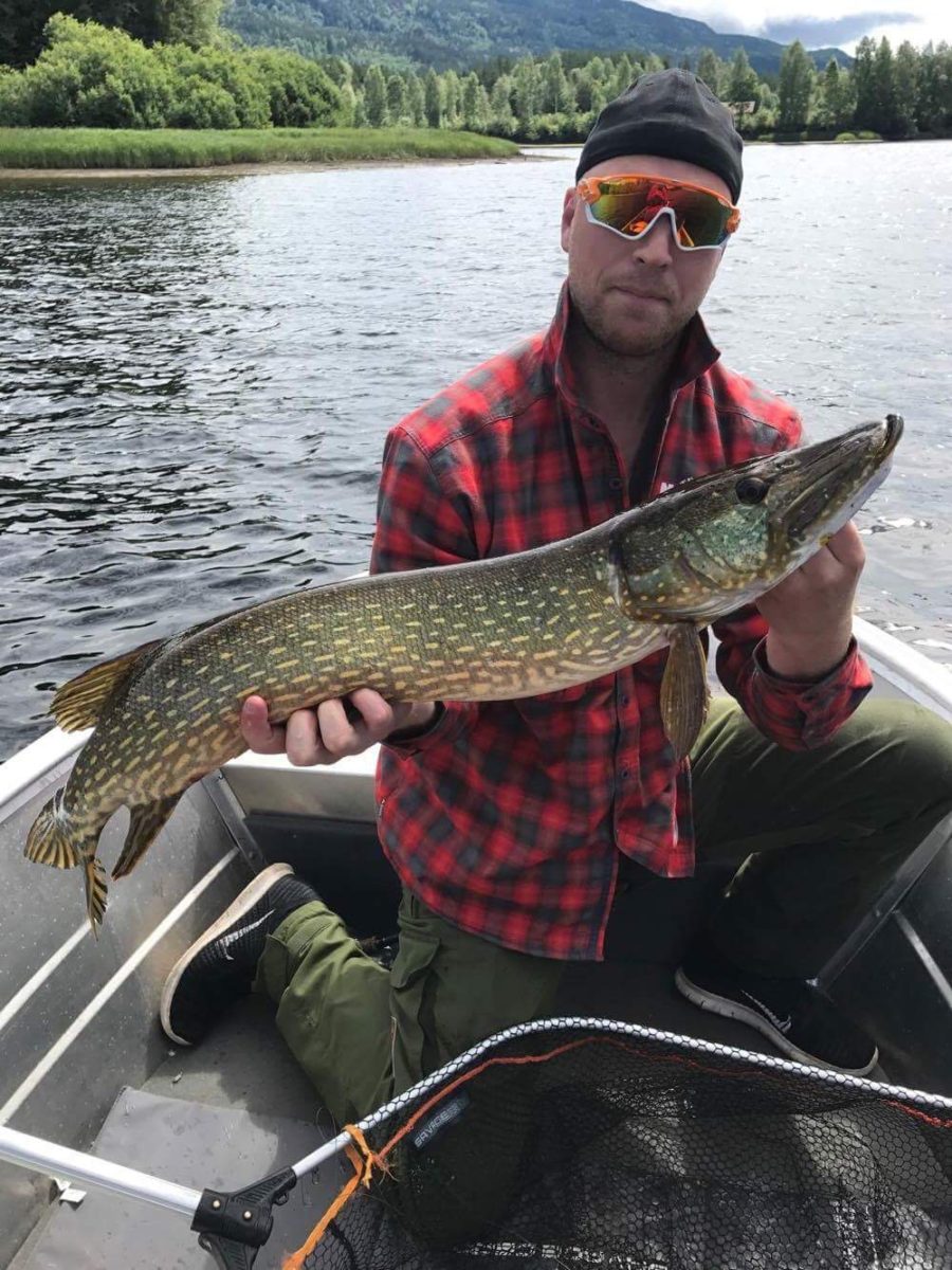 Andreas Askheim med to nye fisker. List er nå full.