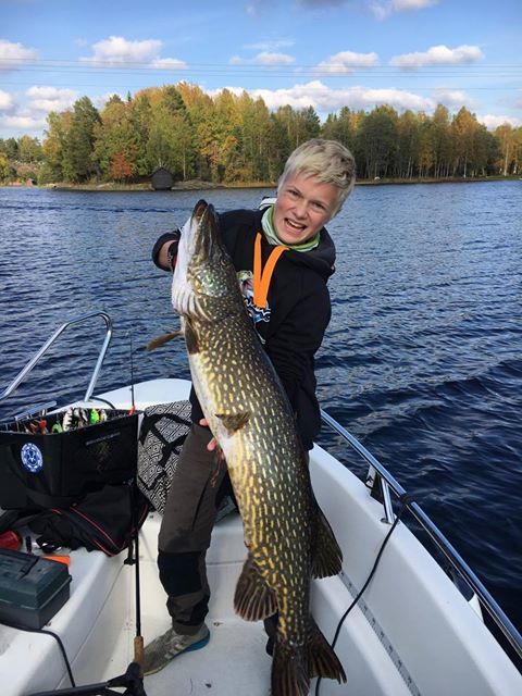 Sander Olsen med en real dame….. 10+ fisk