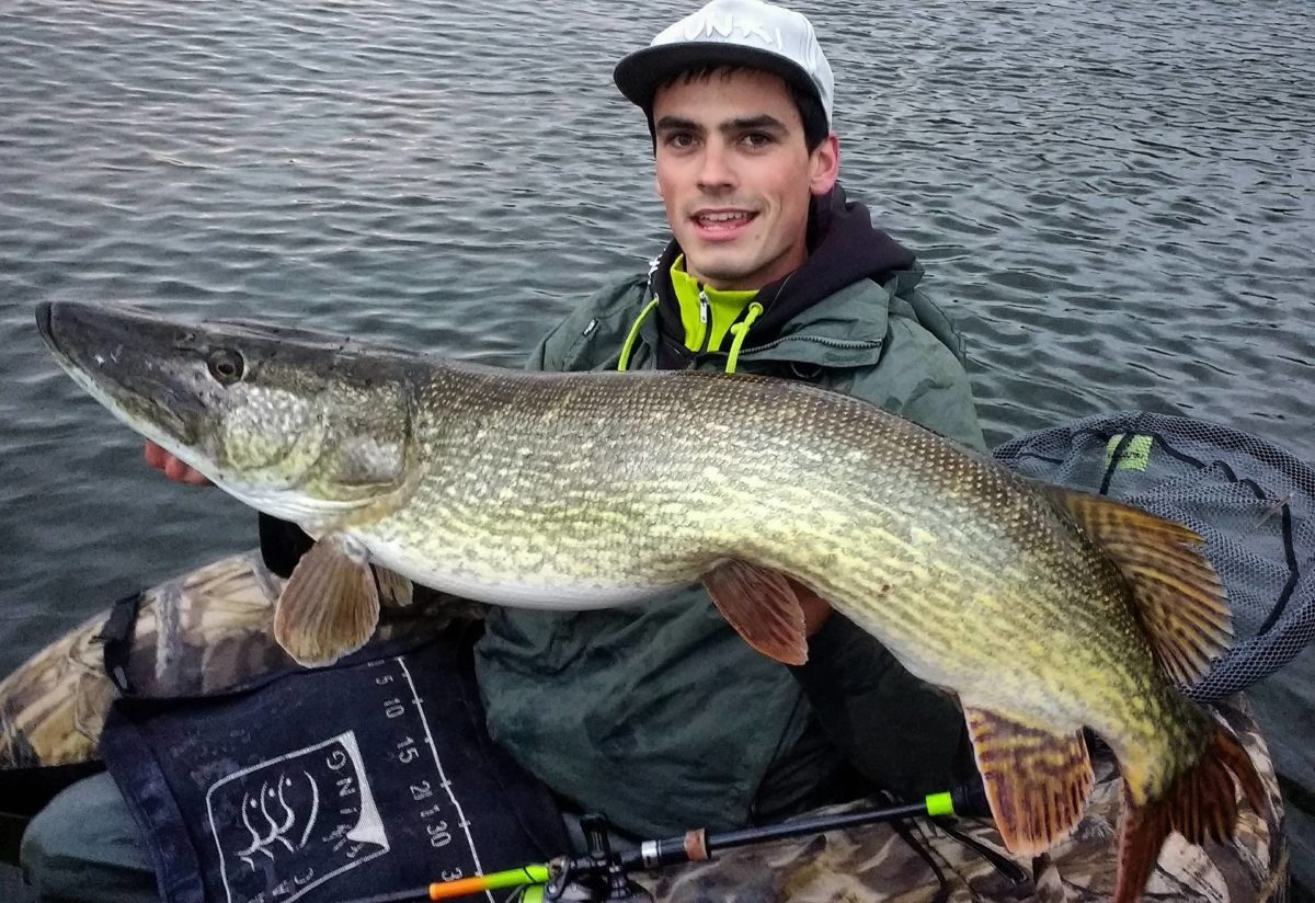 Simon Torenbeek  a real fisherman with a big heart.  116cm big pike  from a bellyboat…..