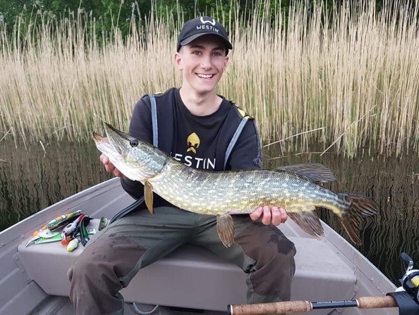 Etter litt øving til eksamen gikk turen ut etter Gjedda med Glenn !! (Thomas Kjær)