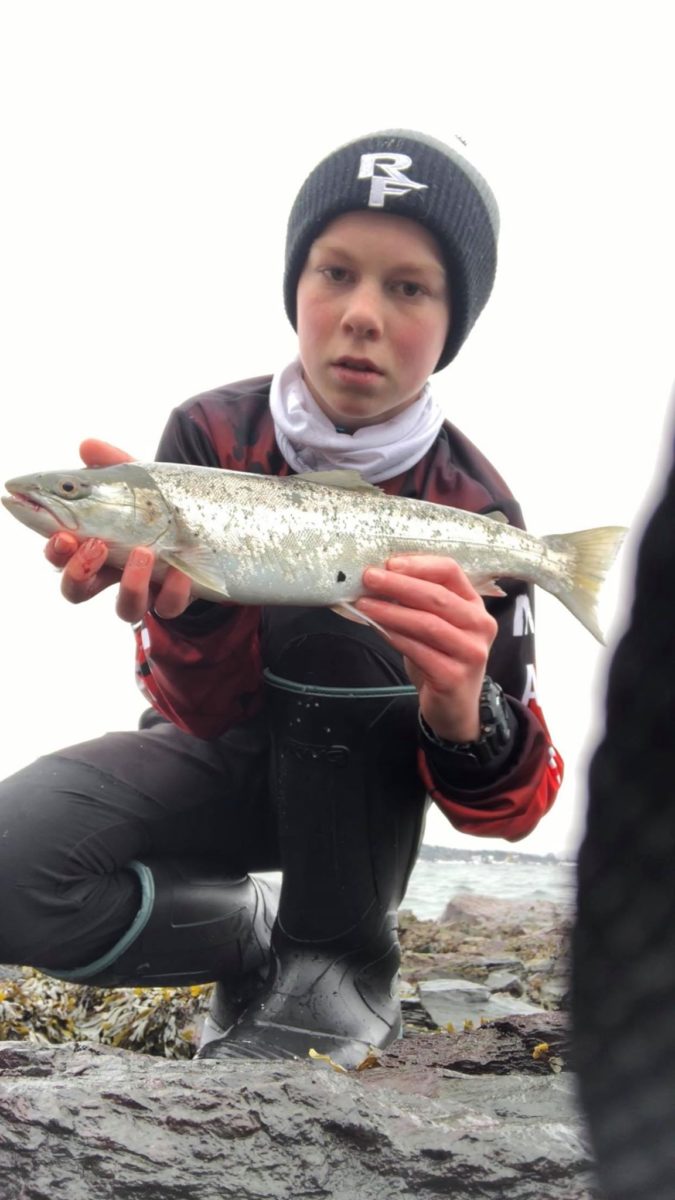 Matheus på sjøørretfiske i vinterferien. Og jammen ble det ikke en fin fisk !!