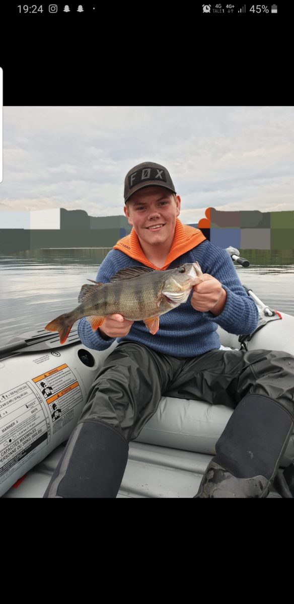 Tobias Jakobsen med en ny abbor :-) Opp på 6. plass.