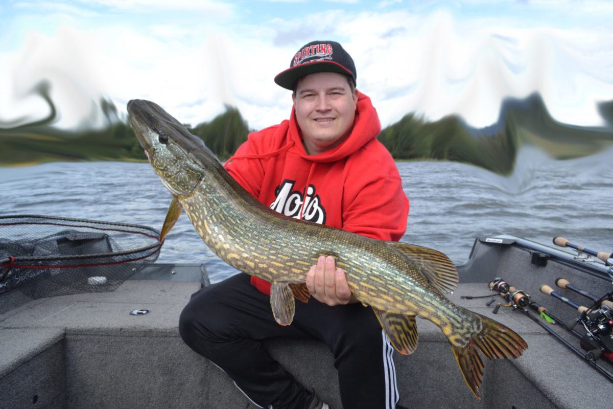 Olav Melgård med sin fisk nummer 2